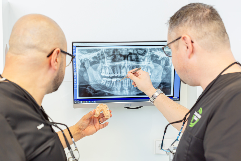 Zahnarzt Potsdam - Siemund / Hashemi - Leistungen - Implantologie