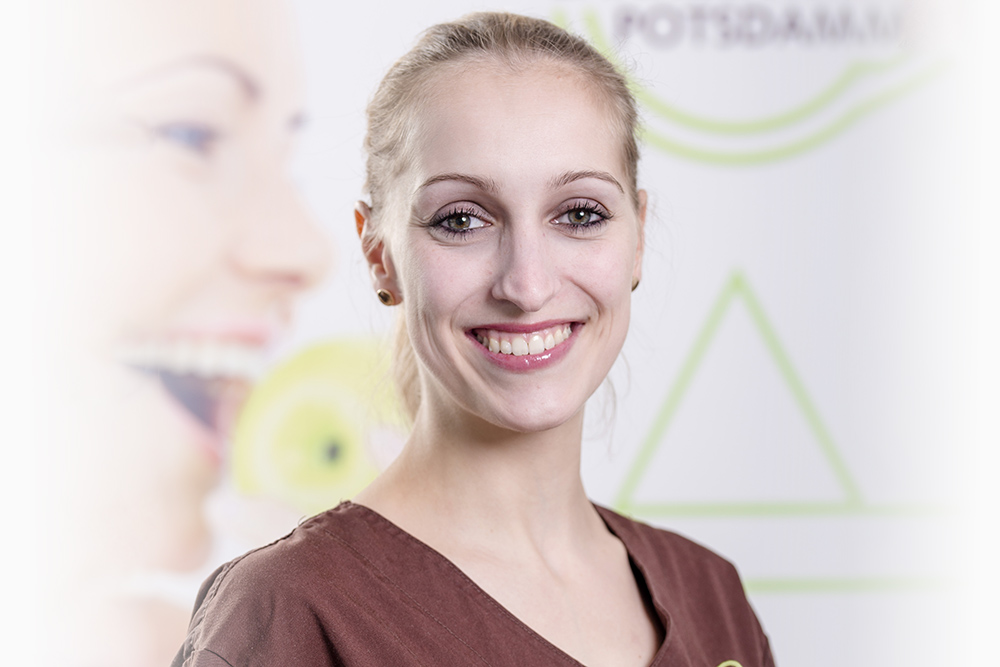 Zahnarzt Potsdam – Siemund / Hashemi – Team – Diana Rosenstock Zahnarzt Potsdam - Siemund / Hashemi - Team - Diana Rosenstock