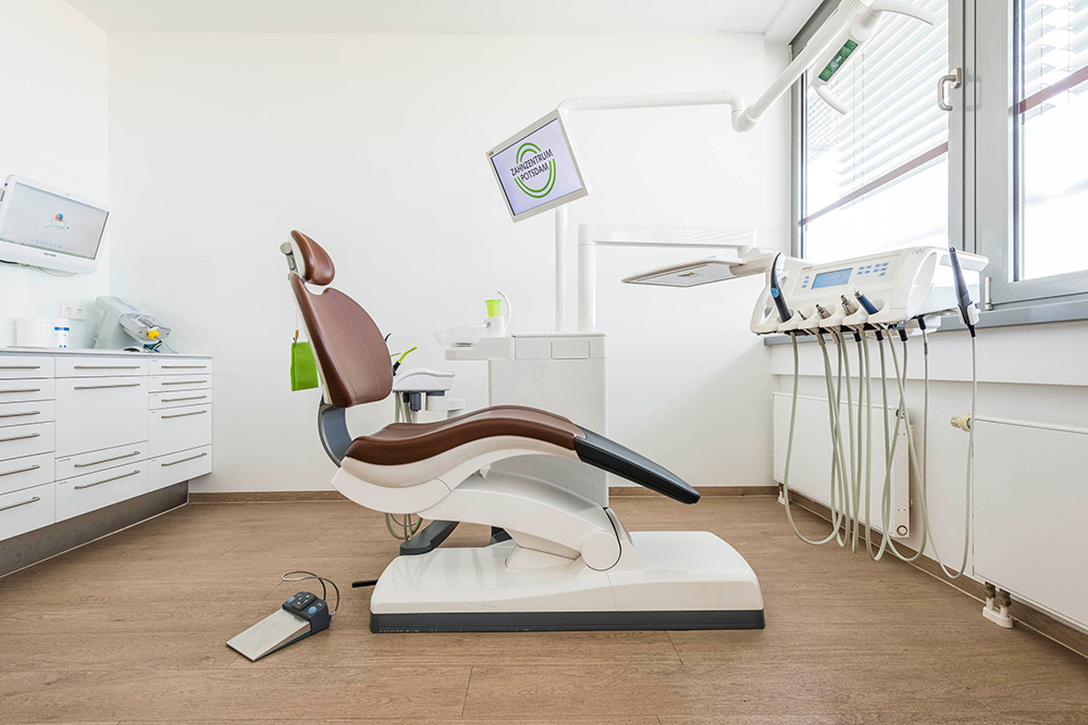 Zahnarzt Potsdam - Siemund / Hashemi - Behandlungszimmer