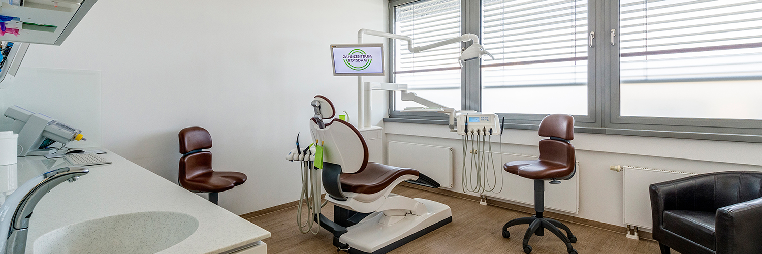 Zahnarzt Potsdam - Siemund / Hashemi - ein Behandlungszimmer der Praxis